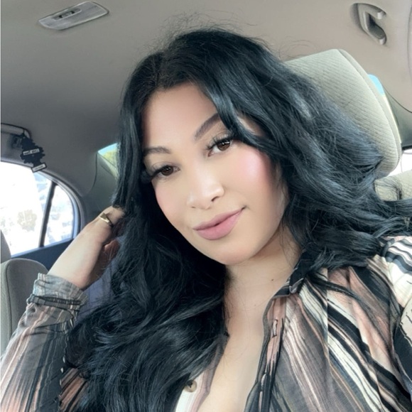 Meet your Posher, Liz - Picture 1 of 1